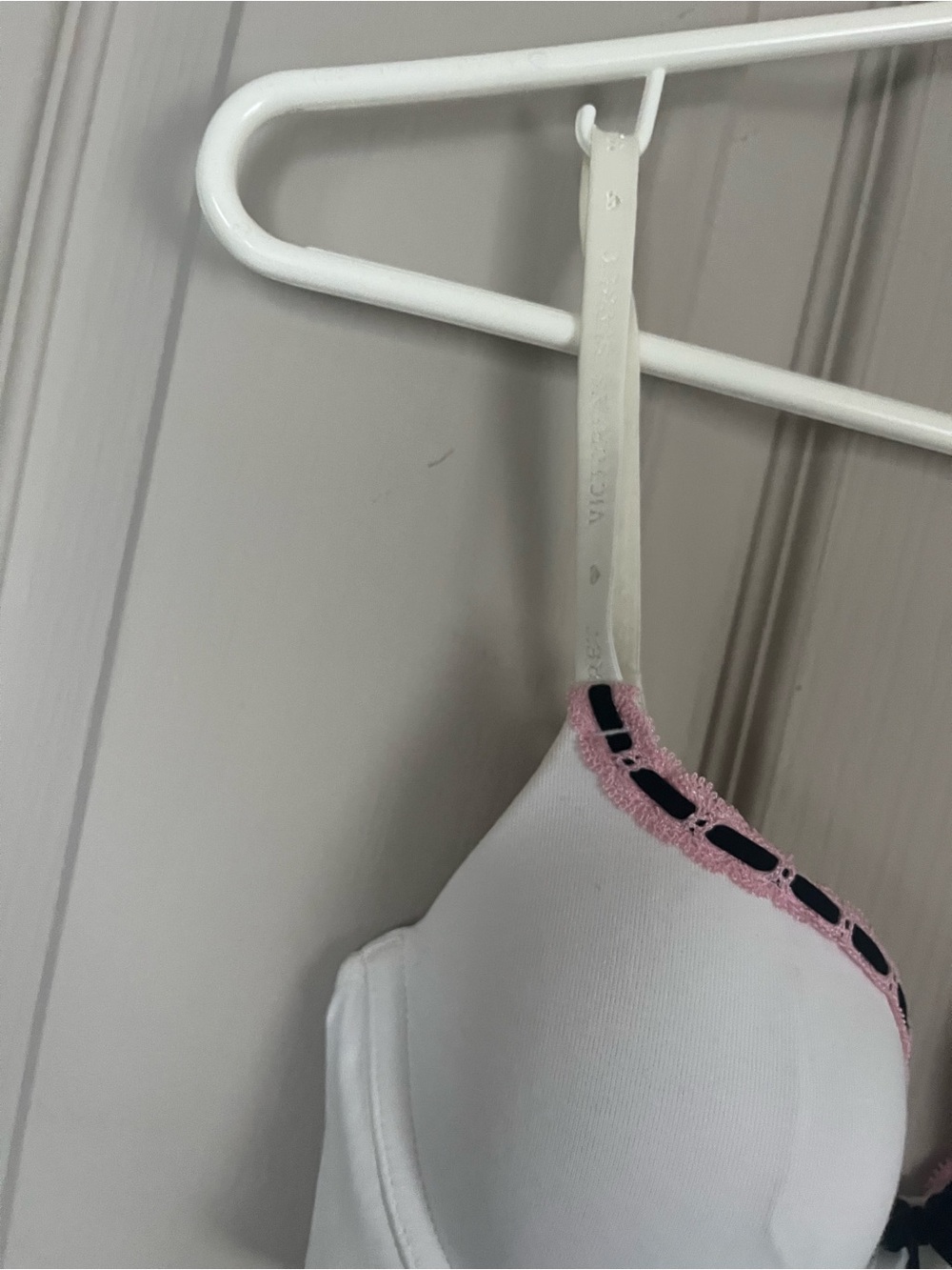 Victoria's Secret White Bra with Pink and Black Trim - Picture 4 of 5